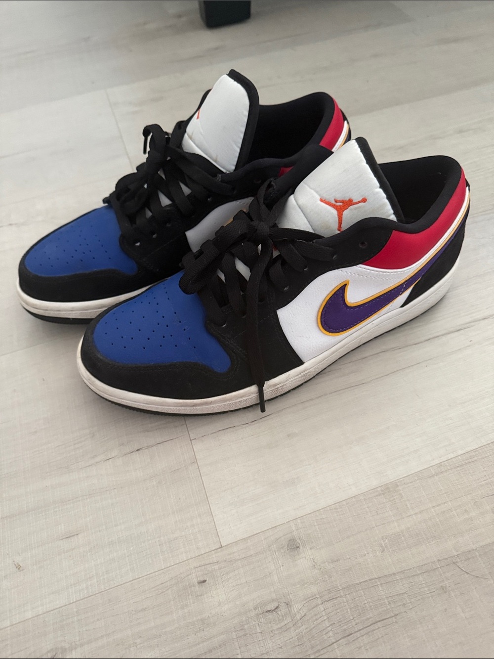 Jordan 1 Low Top Sneakers - Picture 2 of 6